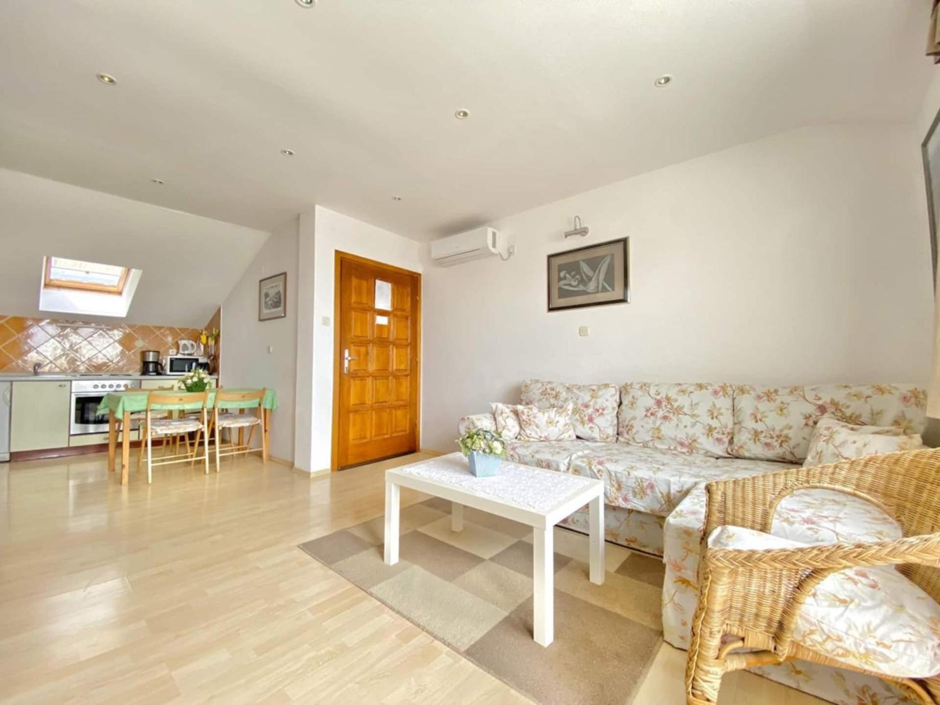 Family Apartments Viva Close To The Beach Крк Экстерьер фото