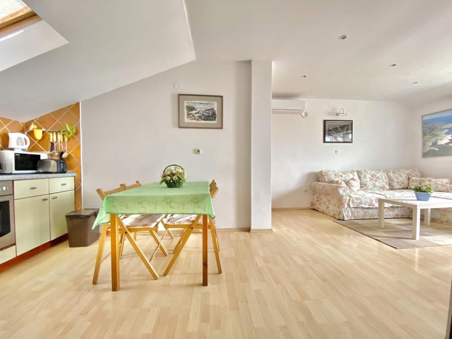 Family Apartments Viva Close To The Beach Крк Экстерьер фото
