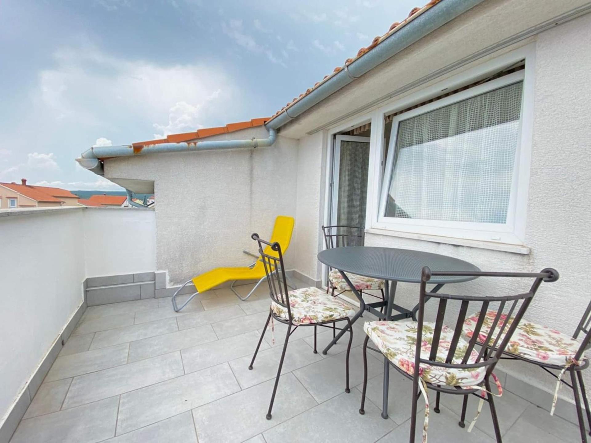 Family Apartments Viva Close To The Beach Крк Экстерьер фото