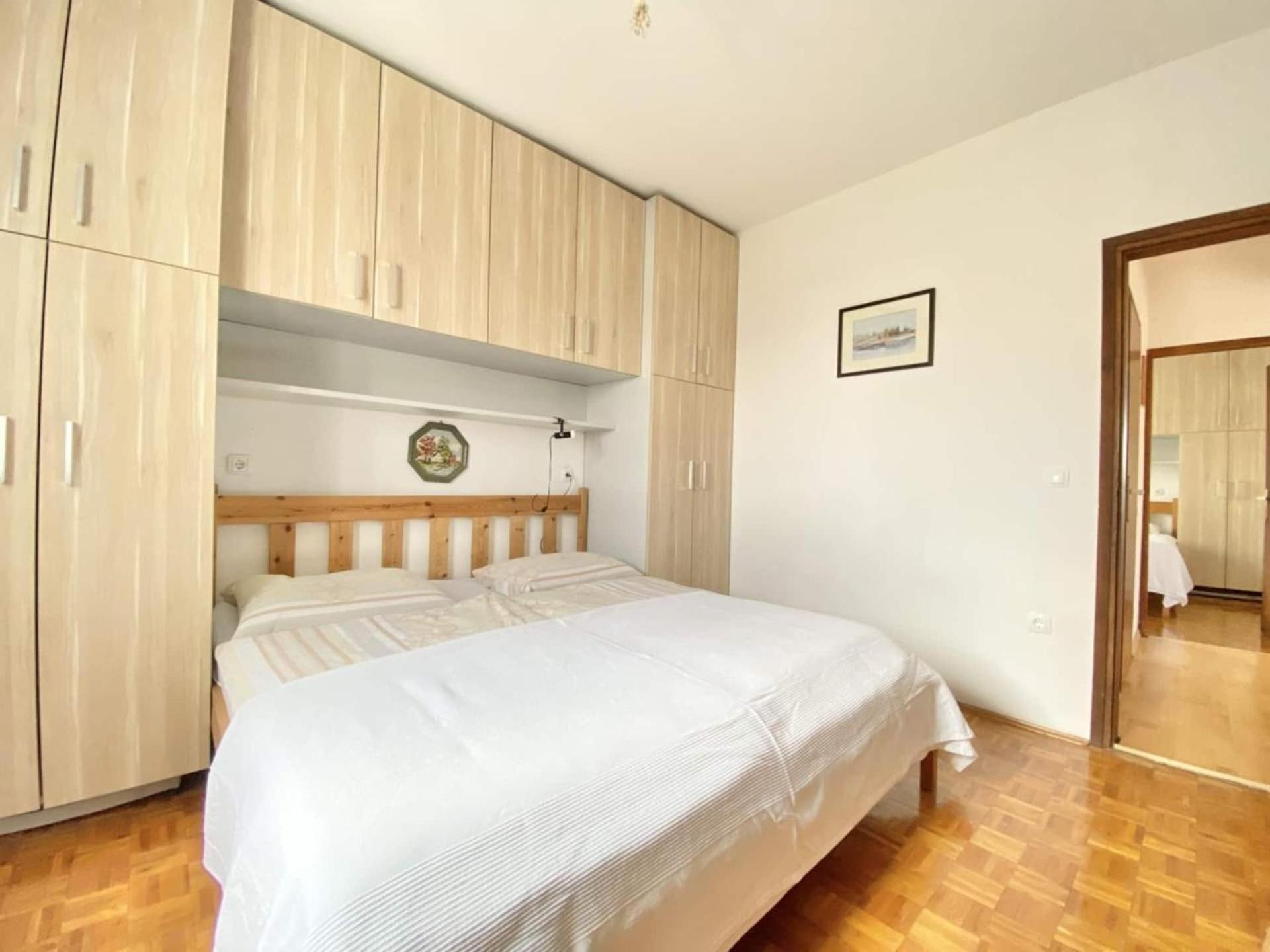 Family Apartments Viva Close To The Beach Крк Экстерьер фото