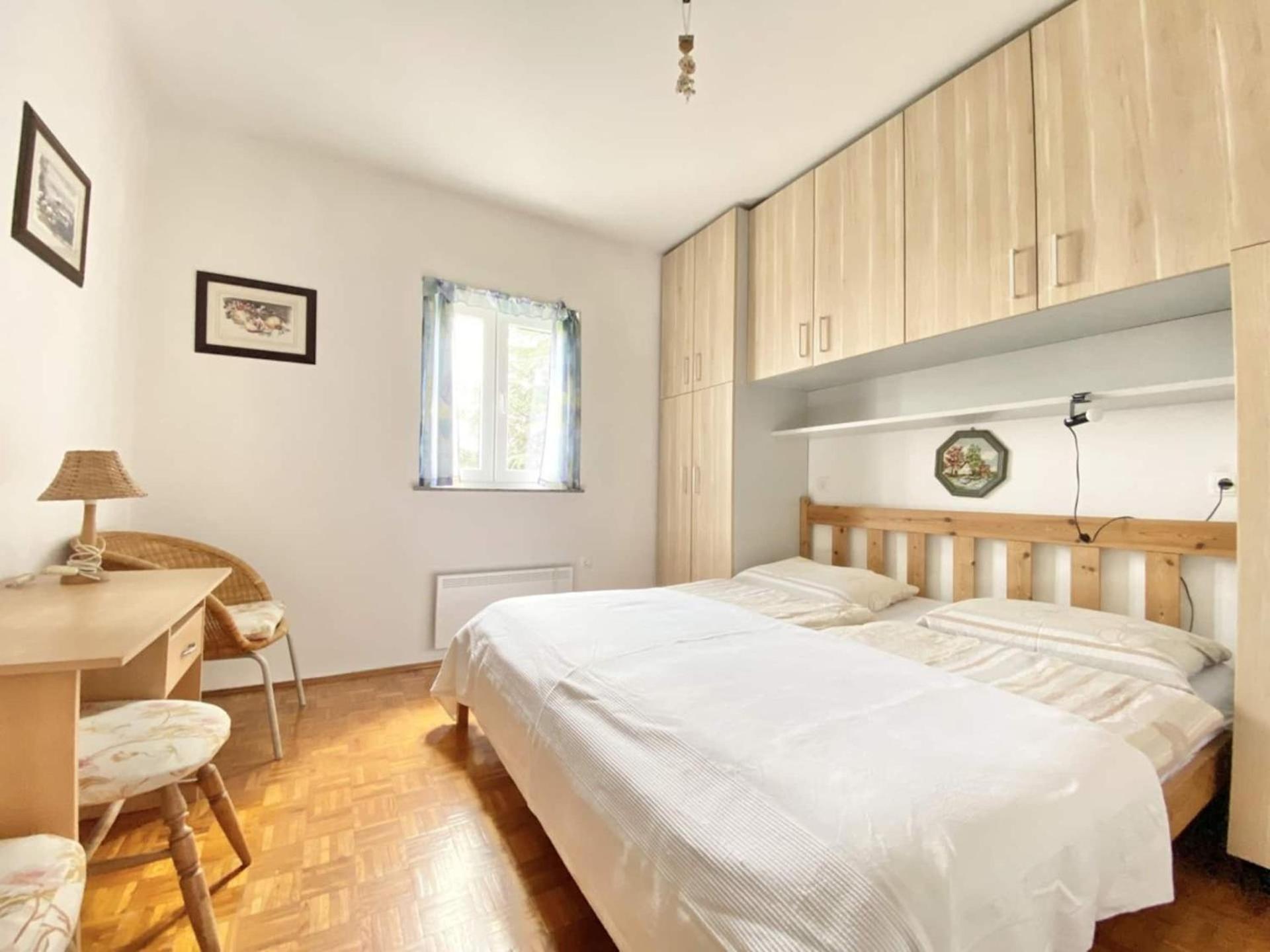 Family Apartments Viva Close To The Beach Крк Экстерьер фото